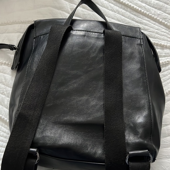 Reaction Kenneth Cole Black Leather Backpack - Picture 3 of 4